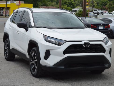 Used 2020 Toyota RAV4 LE FWD image 2