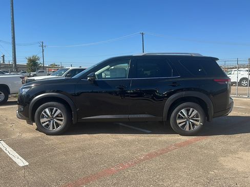 New 2025 Nissan Pathfinder SL image 5