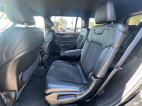 Used 2023 Jeep Grand Cherokee L Laredo image 15