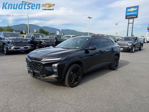 Used 2024 Chevrolet Trax ACTIV w/ Driver Confidence Package FWD image 3