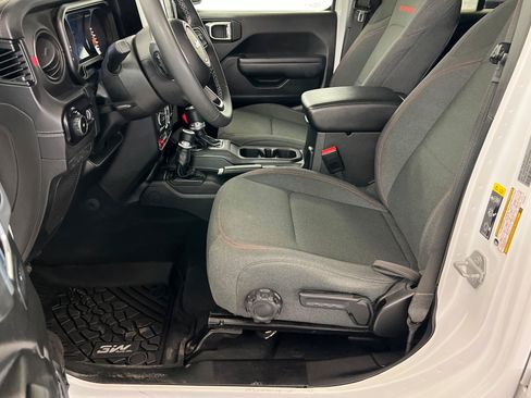 Used 2025 Jeep Wrangler Unlimited Rubicon AWD/4WD image 17