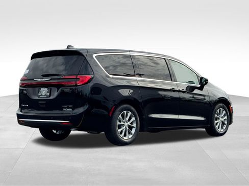 New 2026 Chrysler Pacifica Limited FWD image 7