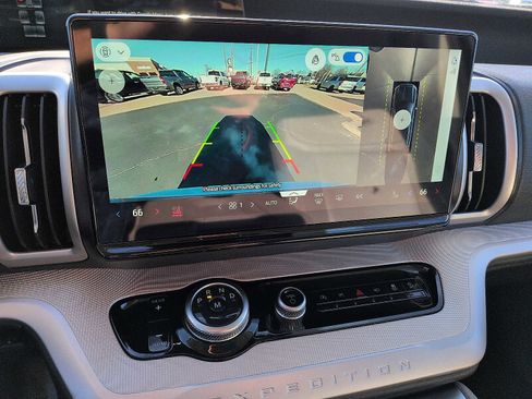 Used 2025 Ford Expedition Active image 20