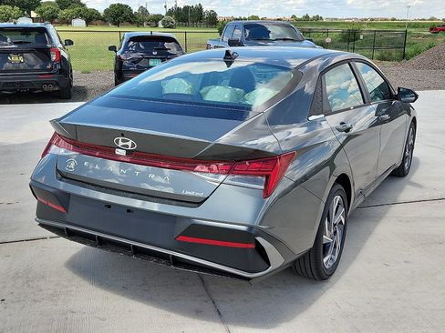 New 2025 Hyundai Elantra Limited image 4