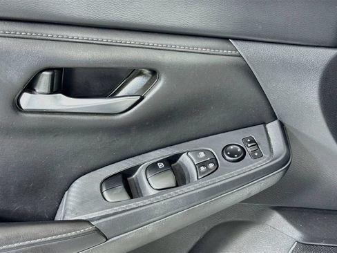 Used 2024 Nissan Sentra SV FWD image 14
