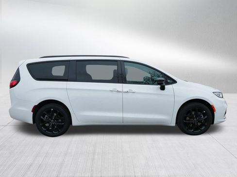 New 2026 Chrysler Pacifica Select w/ S Appearance Package AWD/4WD image 8