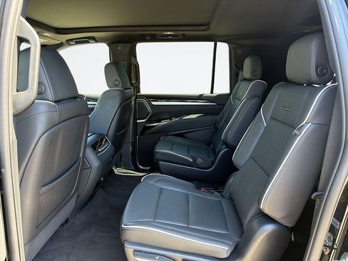 Used 2025 Cadillac Escalade ESV Sport AWD/4WD image 25