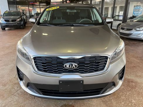 Used 2019 Kia Sorento LX image 2