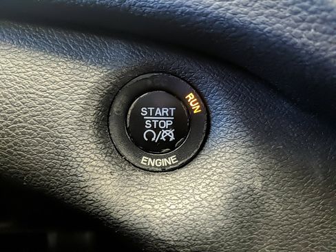 Used 2016 Jeep Cherokee Limited image 23