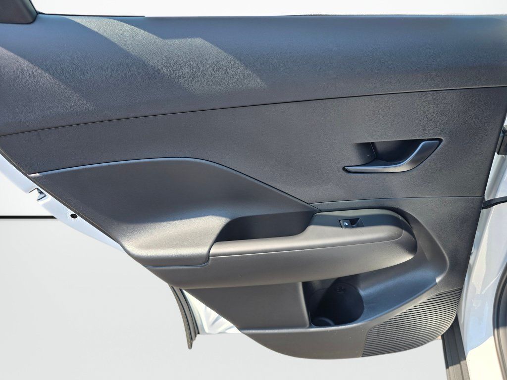 New 2027 Hyundai Kona SE AWD/4WD image 34