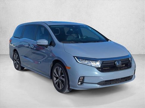 Used 2024 Honda Odyssey Touring image 3