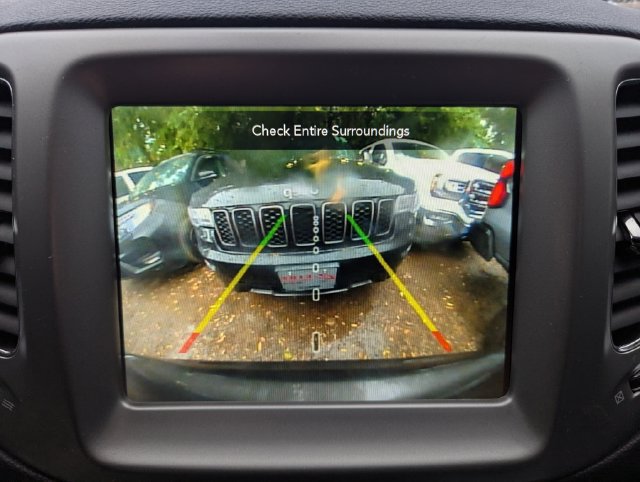 Used 2021 Jeep Compass Latitude FWD image 4