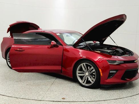 Used 2017 Chevrolet Camaro SS image 9