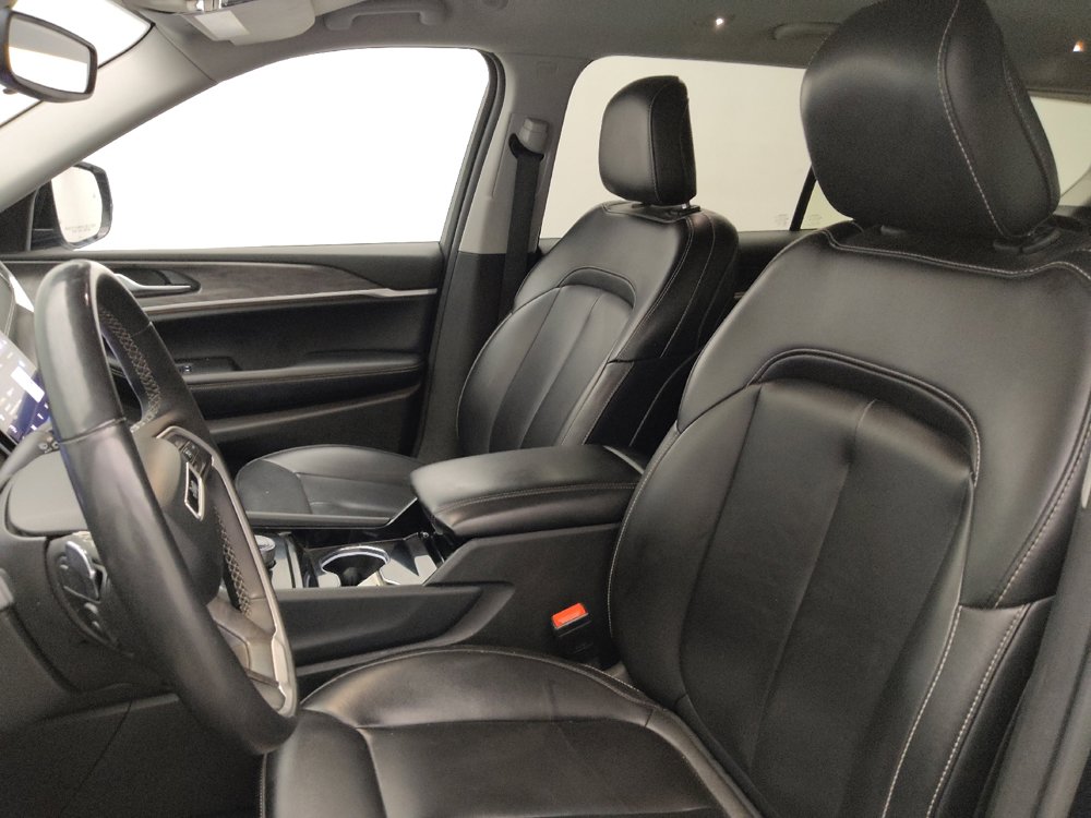 Used 2023 Jeep Grand Cherokee L Limited AWD/4WD image 17