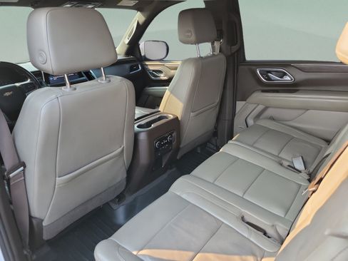Used 2021 Chevrolet Suburban LT RWD image 10