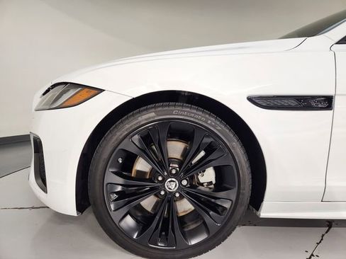 Used 2024 Jaguar XF R-Dynamic SE RWD image 11