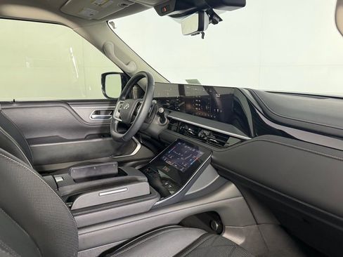 Used 2025 INFINITI QX80 Sensory image 33