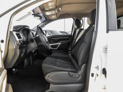 Used 2017 Nissan Titan SV image 30