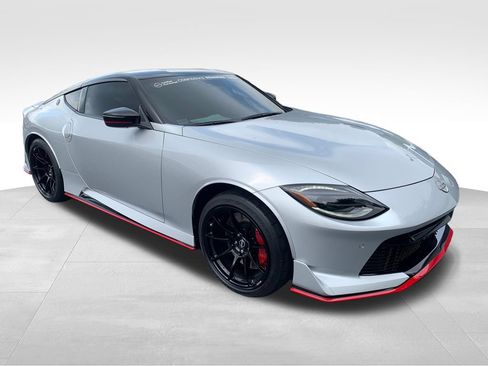 Used 2025 Nissan Z NISMO w/ Floor Mat Package RWD image 8