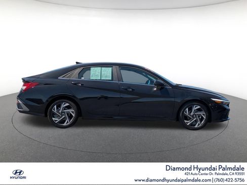 Certified 2025 Hyundai Elantra Limited FWD image 8