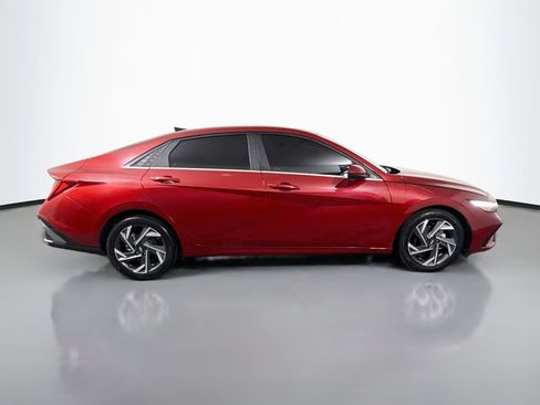 Used 2025 Hyundai Elantra SEL FWD image 11