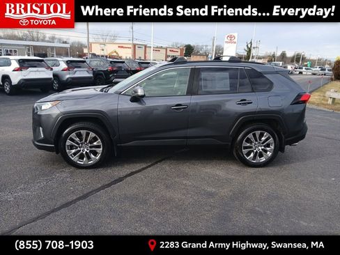 Used 2020 Toyota RAV4 XLE Premium image 4