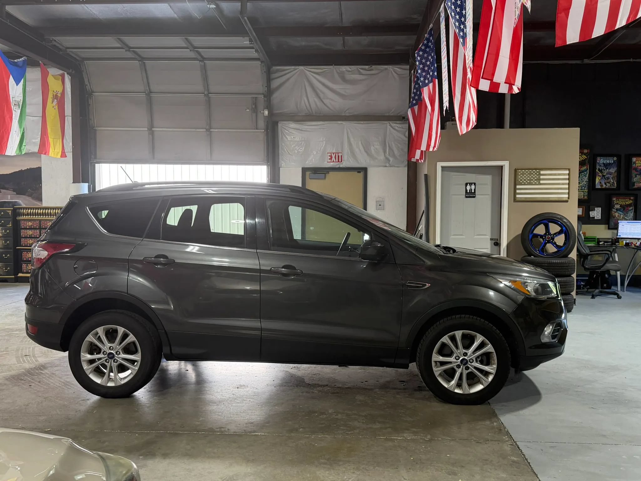Used 2018 Ford Escape SE w/ SE Sync 3 Package AWD/4WD image 7