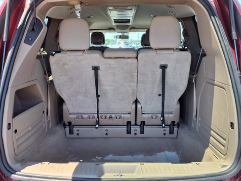 Used 2016 Chrysler Town & Country Touring w/ Driver Convenience Group FWD image 24