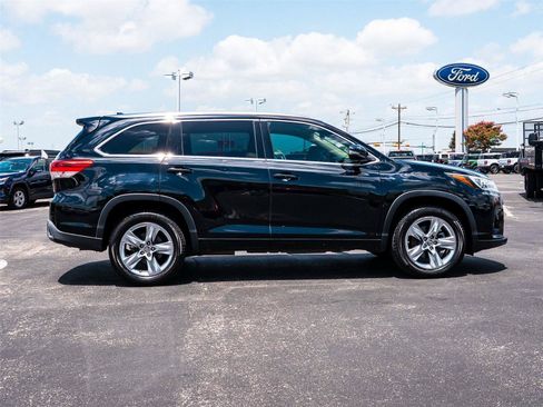 Used 2018 Toyota Highlander Limited FWD image 3