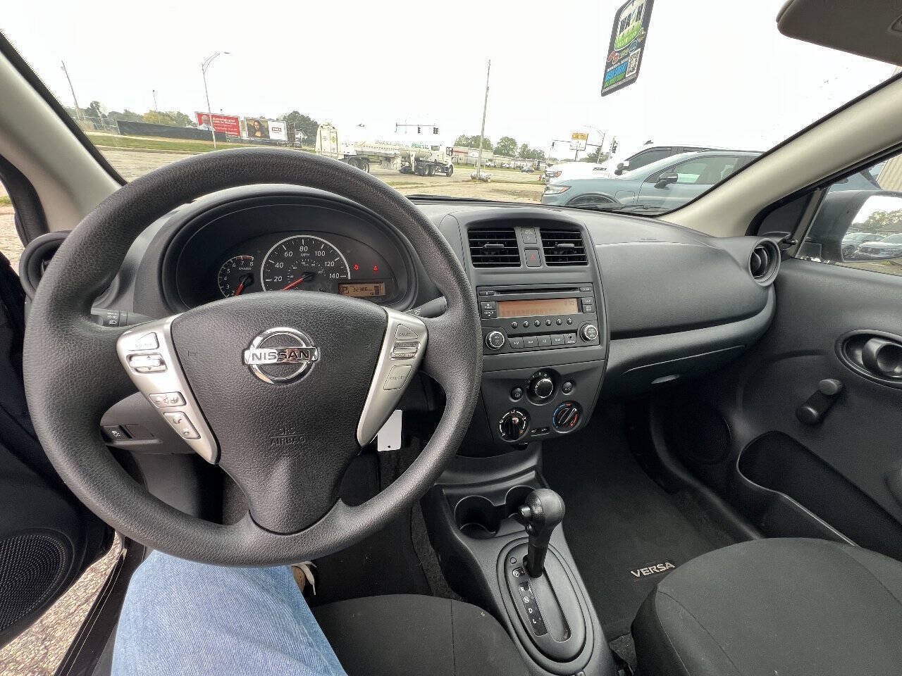 Used 2015 Nissan Versa S Plus FWD image 17