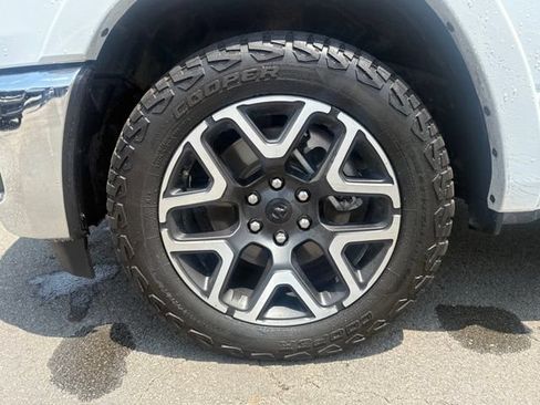 Used 2025 RAM 1500 Laramie AWD/4WD image 32