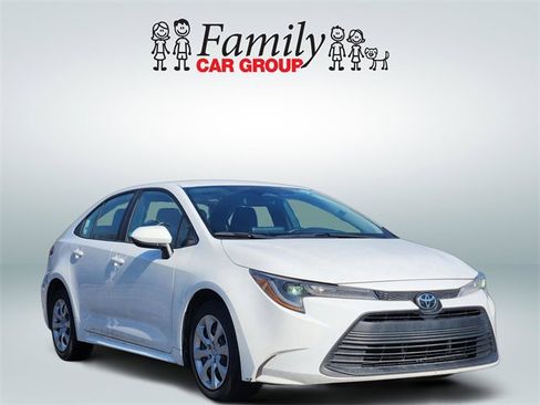 Certified 2024 Toyota Corolla LE image 2