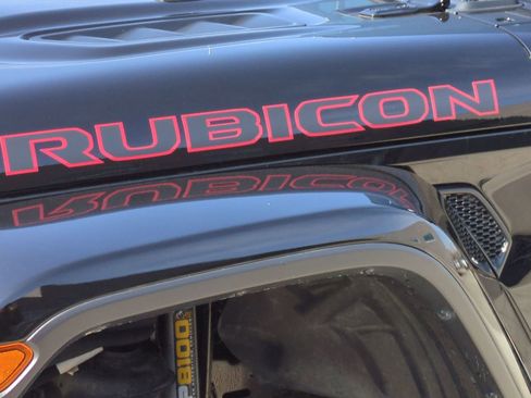 Used 2023 Jeep Gladiator Rubicon w/ Cold Weather Group image 15