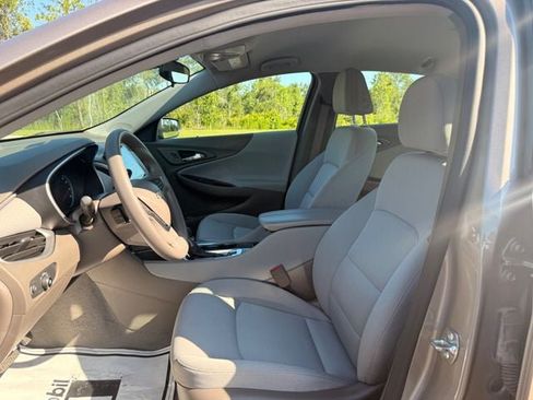 Used 2025 Chevrolet Malibu LT FWD image 3
