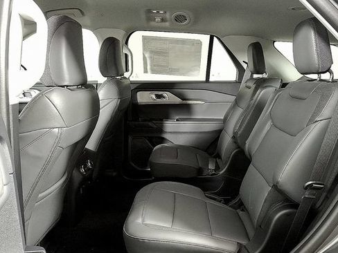 Used 2026 Ford Explorer Active w/ Active Comfort Package RWD image 11