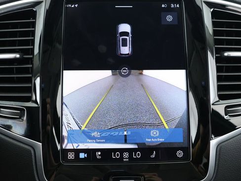 Used 2023 Volvo XC90 T8 Ultimate w/ Protection Package Premier image 17