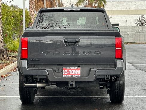 Used 2025 Toyota Tacoma SR5 AWD/4WD image 7