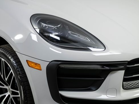 New 2026 Porsche Macan AWD/4WD image 38