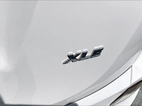 Certified 2018 Toyota RAV4 XLE FWD image 26