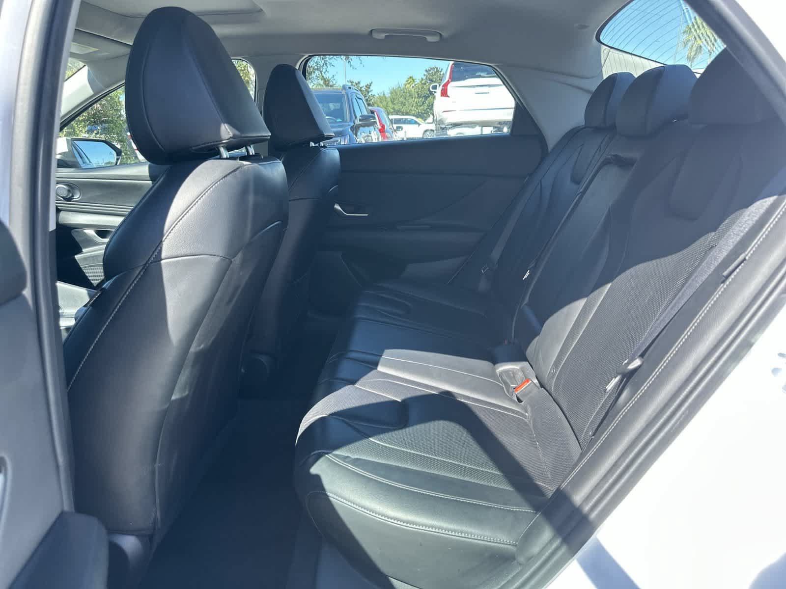Used 2025 Hyundai Elantra Limited FWD image 15