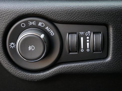 New 2026 Chrysler Pacifica Limited w/ Trailer Tow Group image 13