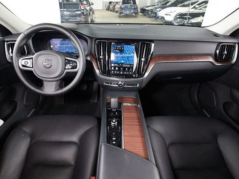 Certified 2025 Volvo V60 B5 Cross Country Plus AWD/4WD image 6