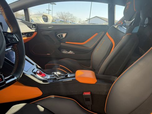 Used 2024 Lamborghini Huracan Tecnica image 21