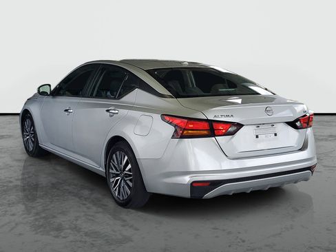 Used 2023 Nissan Altima 2.5 SV FWD image 3