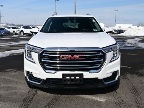 Used 2024 GMC Terrain SLT image 3