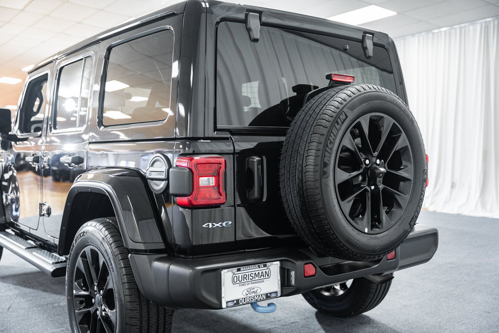 Used 2024 Jeep Wrangler Unlimited Sahara AWD/4WD image 6