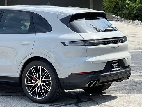 Certified 2024 Porsche Cayenne S AWD/4WD image 10