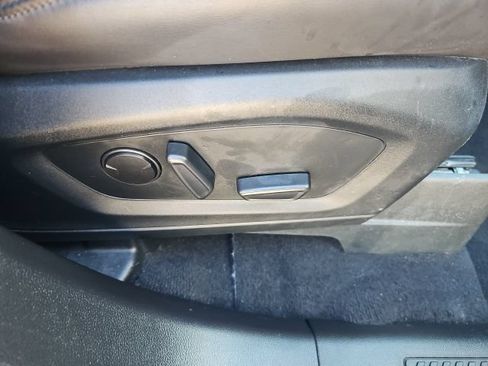 Used 2023 Ford Explorer XLT w/ Equipment Group 202A AWD/4WD image 17