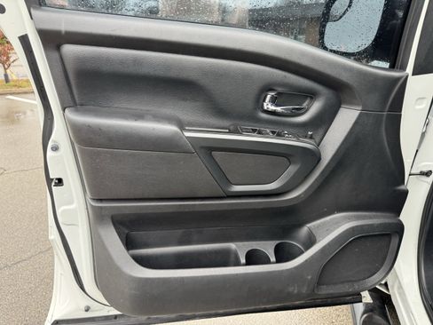Used 2018 Nissan Titan SV w/ SV Convenience Package image 23