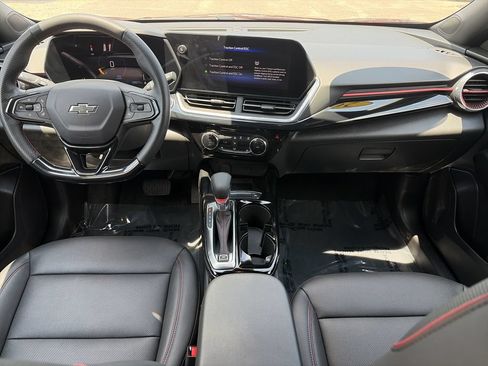 Used 2024 Chevrolet Trax RS w/ Sunroof Package FWD image 13